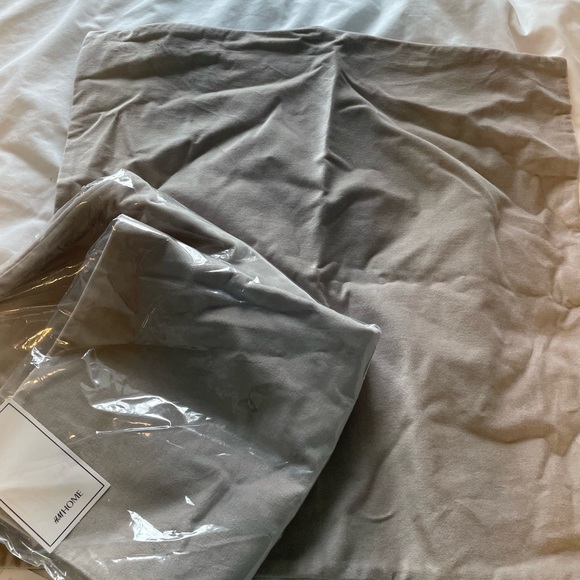Pair of two h&m throw cushions - Picture 2 of 4
